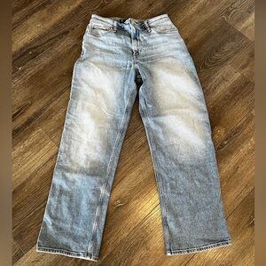 Light Wash Blue Hollister Jeans Size 6 waist 28s